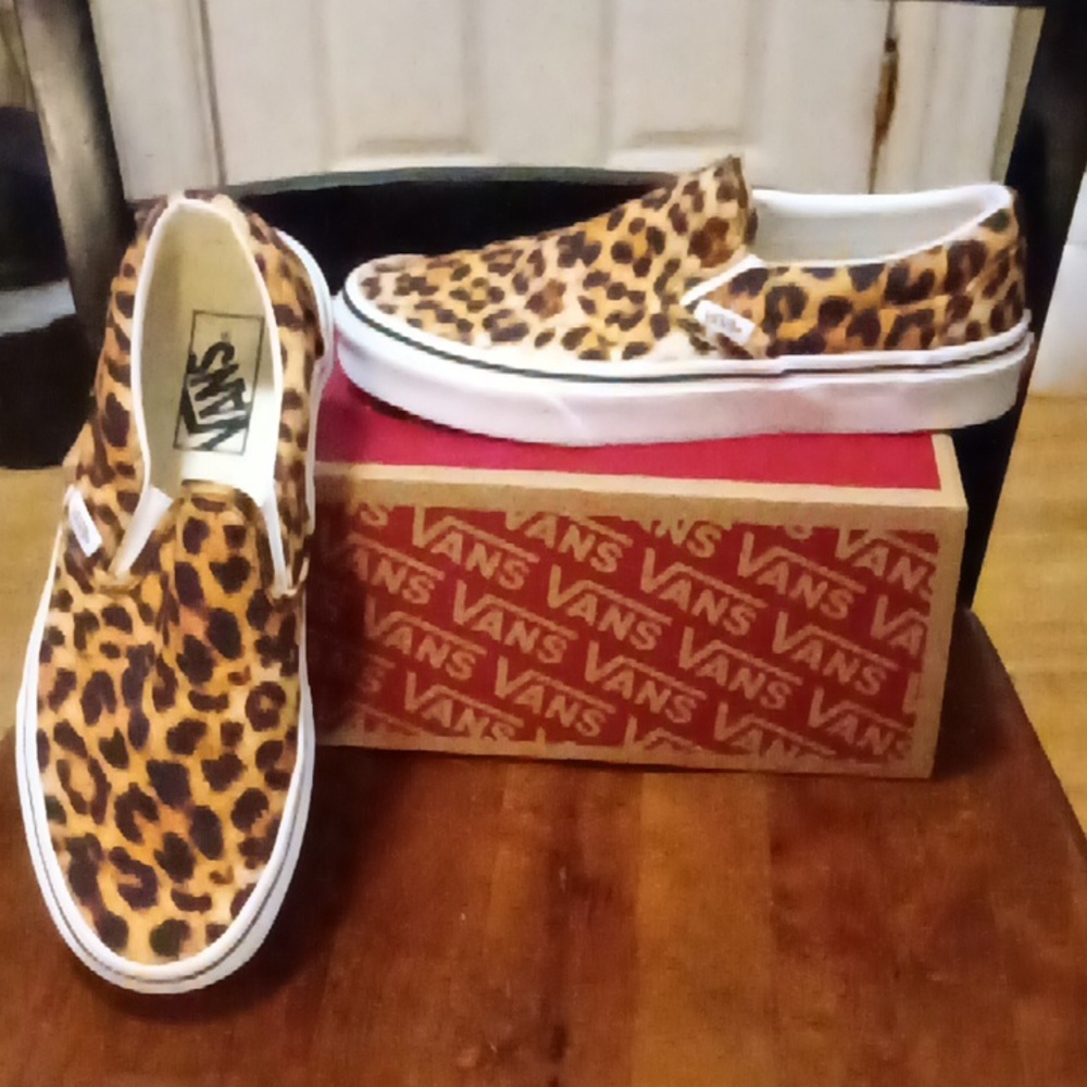π₯ Dropped price Women's Vans Leopard Classic Slip-onsπ₯πππ FINAL SALE. - Picture 3 of 4